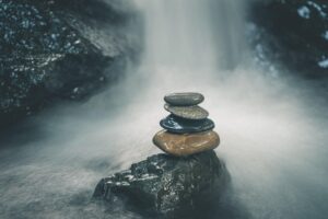 ASDに関する医師監修のコラムはどこで配信されていますか？