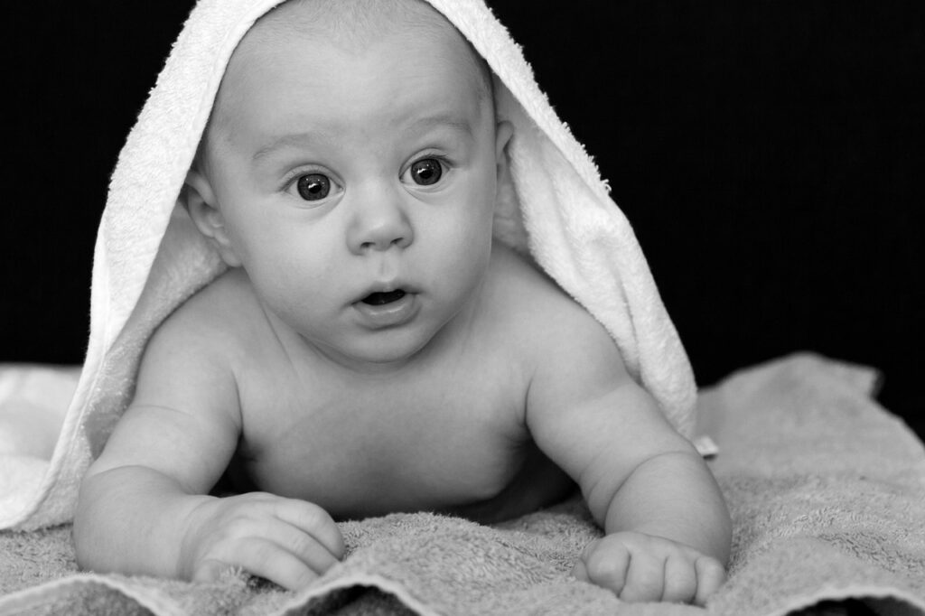 ASDの幼児期に見られる兆候とは何ですか？